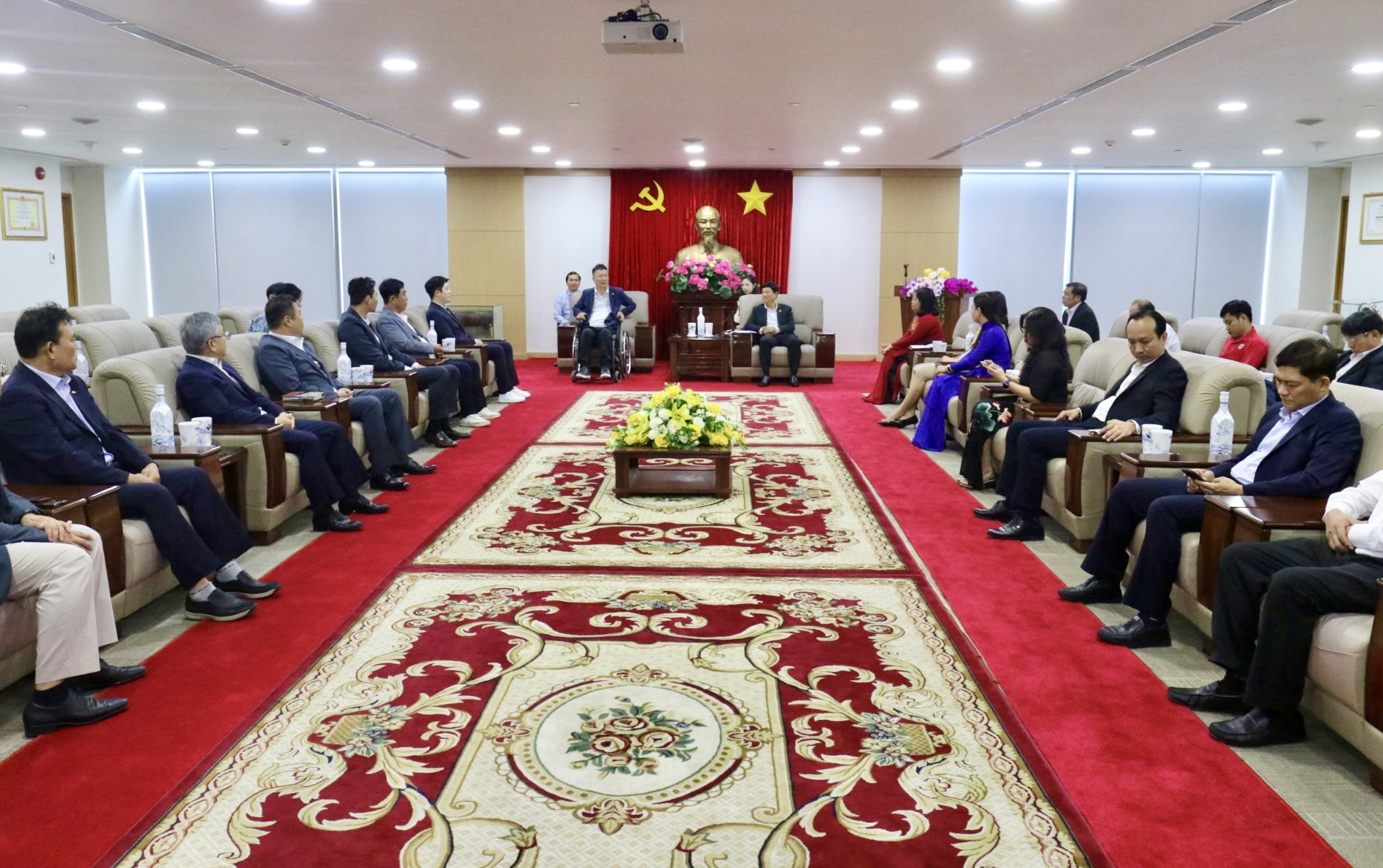 khuyetatHQ.jpg