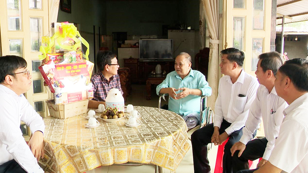 Ông Mai Hùng Dũng thăm ông Võ Văn Thanh.jpg