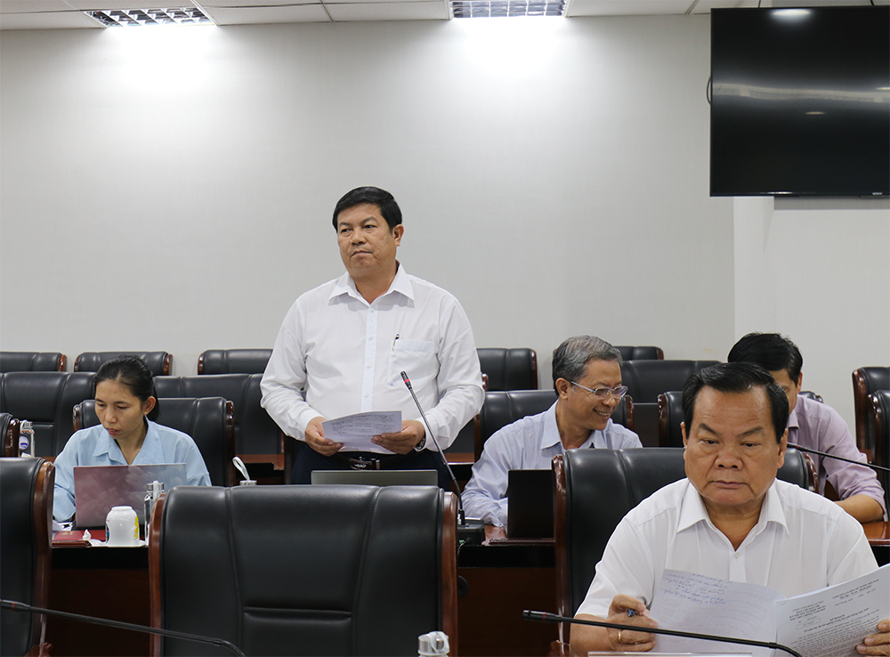 đại diện sở giáo dục thông qua kế hoạch thi THPT 2025.png