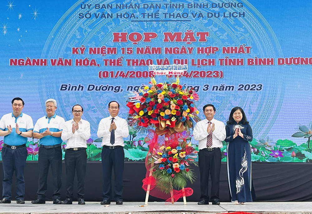 vanhoakn2.jpg