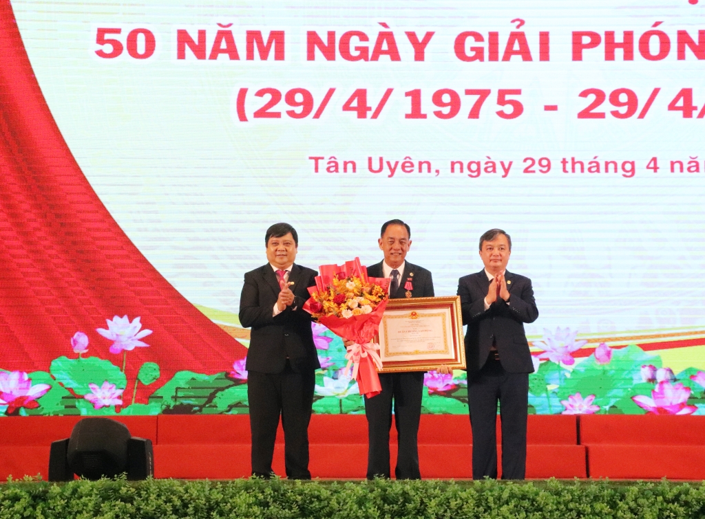 Ky niem 50 nam Ngay giai phong Tan Uyen-10.JPG