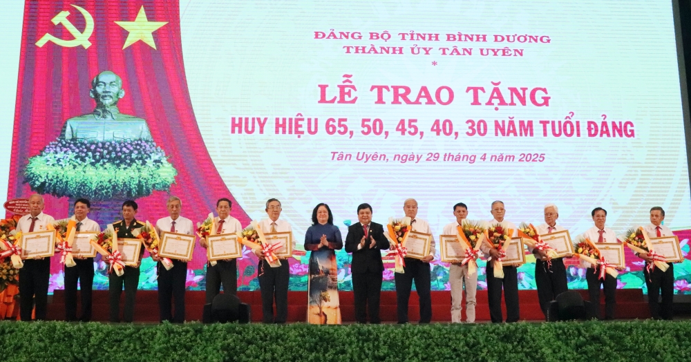 Ky niem 50 nam Ngay giai phong Tan Uyen-8.JPG