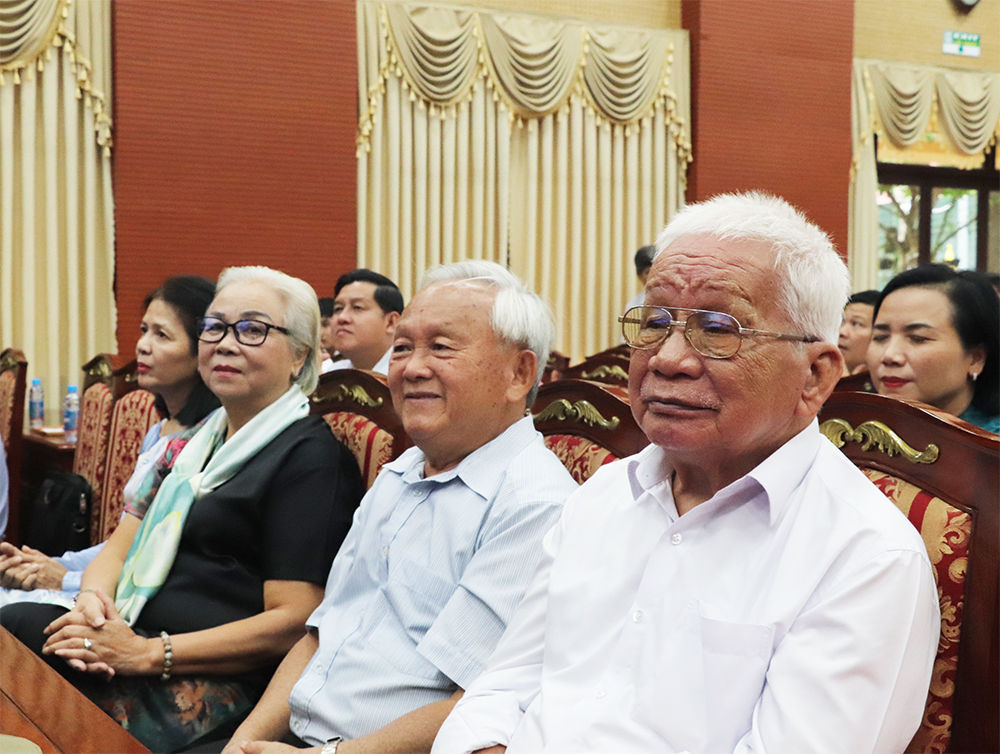 nguyencan bò.jpg